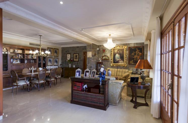 Villa de gran encanto y estilo ubicada en la exclusiva urbanización de Sierra Perenchiza