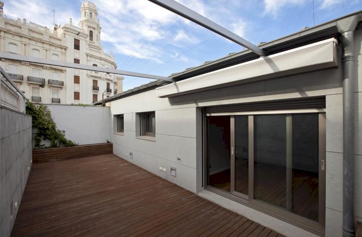 Ático con terraza y aparcamiento muy cerca de la Plaza del Ayuntamiento, Valencia.