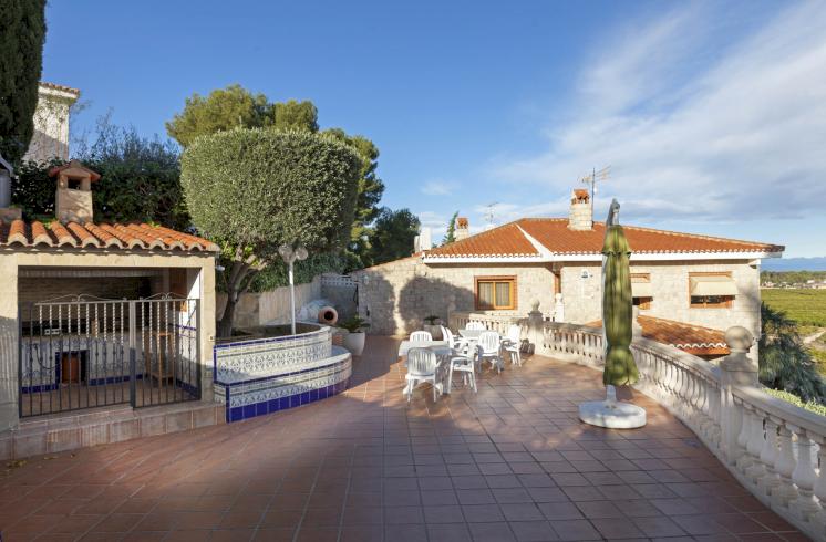 Villa de gran encanto y estilo ubicada en la exclusiva urbanización de Sierra Perenchiza