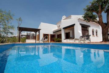 Moderna casa en venta o alquiler con personalidad propia y todas las prestaciones en El Valle Golf Resort, junto a Murcia