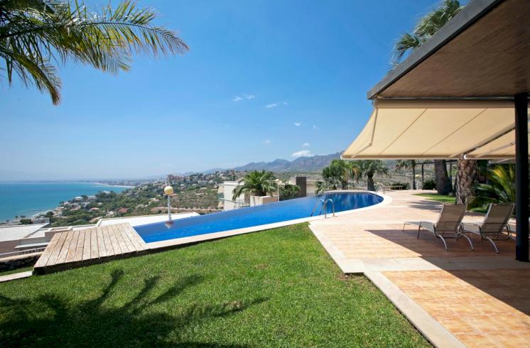 Villa de lujo con vistas panorámicas al mar en Benicàssim.