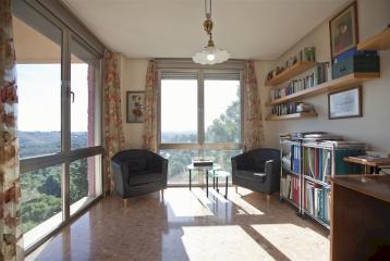Villa con jardín y piscina privada en la prestigiosa urbanización El Bosque, Valencia.