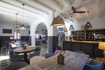 Finca con vivienda, huerto y restaurante en Valencia en venta.