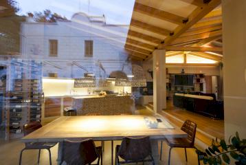 Finca con vivienda, huerto y restaurante en Valencia en venta.