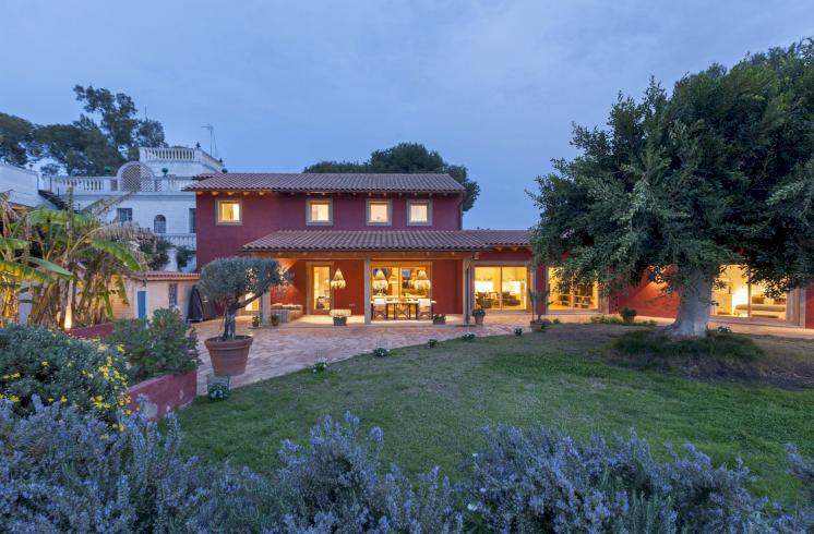 Finca con vivienda, huerto y restaurante en Valencia en venta.