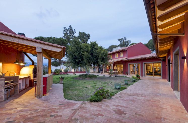 Finca con vivienda, huerto y restaurante en Valencia en venta.