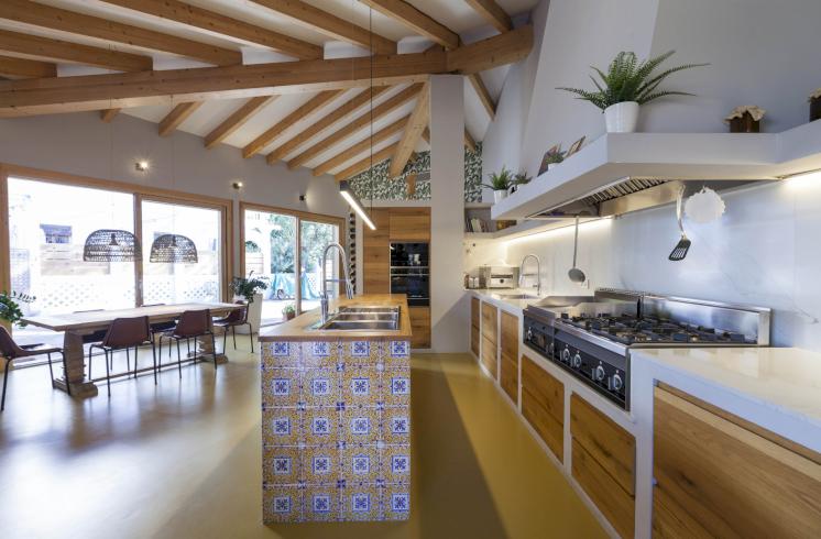 Finca con vivienda, huerto y restaurante en Valencia en venta.