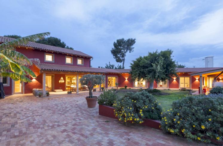 Finca con vivienda, huerto y restaurante en Valencia en venta.
