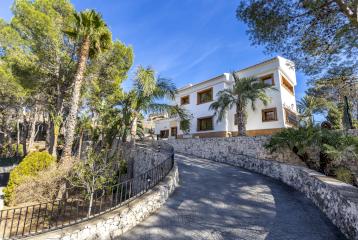 Villa reformada a estrenar en la Marxuquera junto a Gandía en venta.