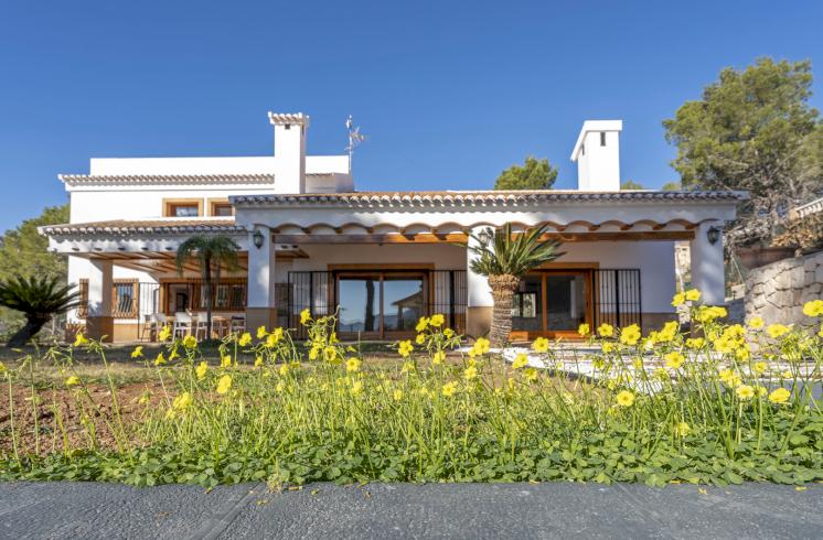 Villa reformada a estrenar en la Marxuquera junto a Gandía en venta.