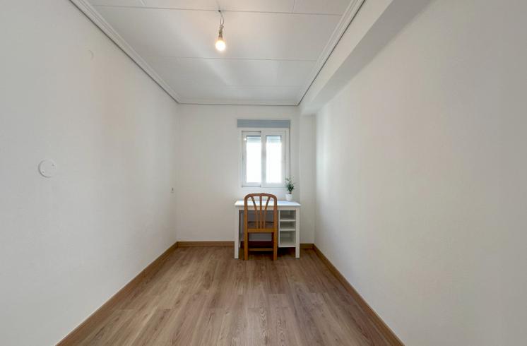 Vivienda reformada a estrenar en el Benetuser, Valencia.