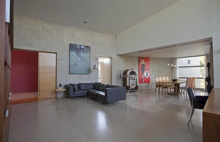 Moderna villa con terraza y piscina, en Santa Apolonia, Valencia.