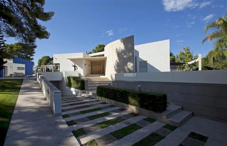 Moderna villa con terraza y piscina, en Santa Apolonia, Valencia.