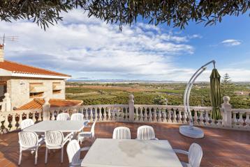 Villa de gran encanto y estilo ubicada en la exclusiva urbanización de Sierra Perenchiza