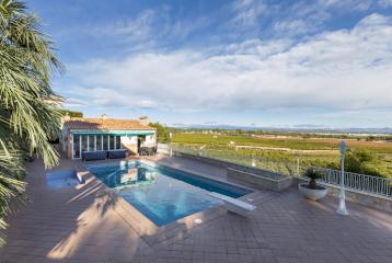 Villa de gran encanto y estilo ubicada en la exclusiva urbanización de Sierra Perenchiza