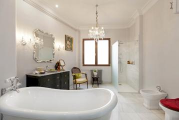 Apartamento en venta de arquitectura clásica valenciana en el centro de Valencia.