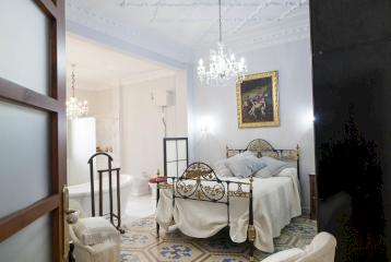 Apartamento en venta de arquitectura clásica valenciana en el centro de Valencia.