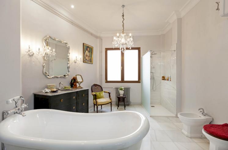 Apartamento en venta de arquitectura clásica valenciana en el centro de Valencia.