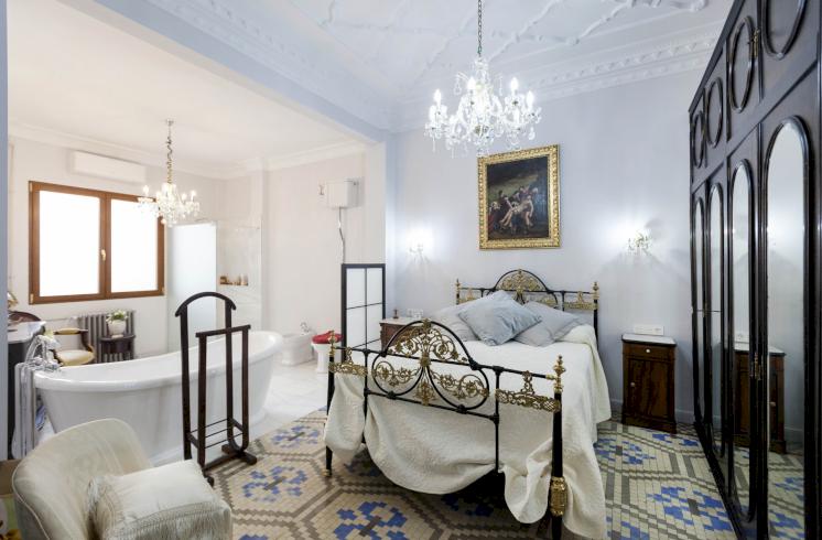 Apartamento en venta de arquitectura clásica valenciana en el centro de Valencia.