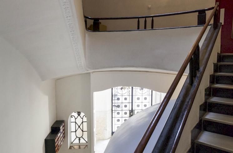 Apartamento en venta de arquitectura clásica valenciana en el centro de Valencia.