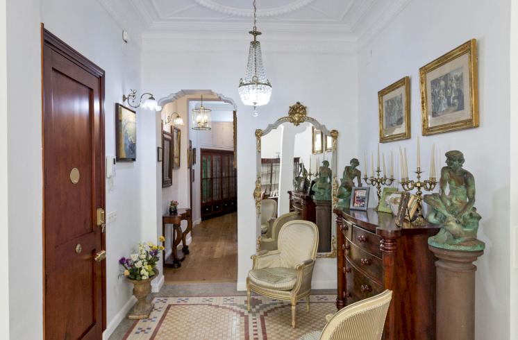 Apartamento en venta de arquitectura clásica valenciana en el centro de Valencia.