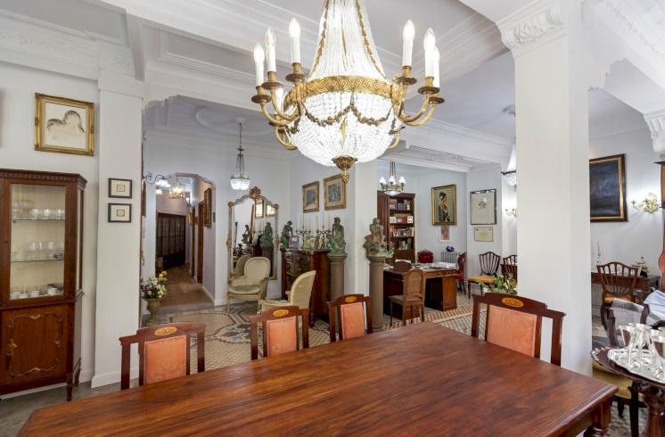 Apartamento en venta de arquitectura clásica valenciana en el centro de Valencia.