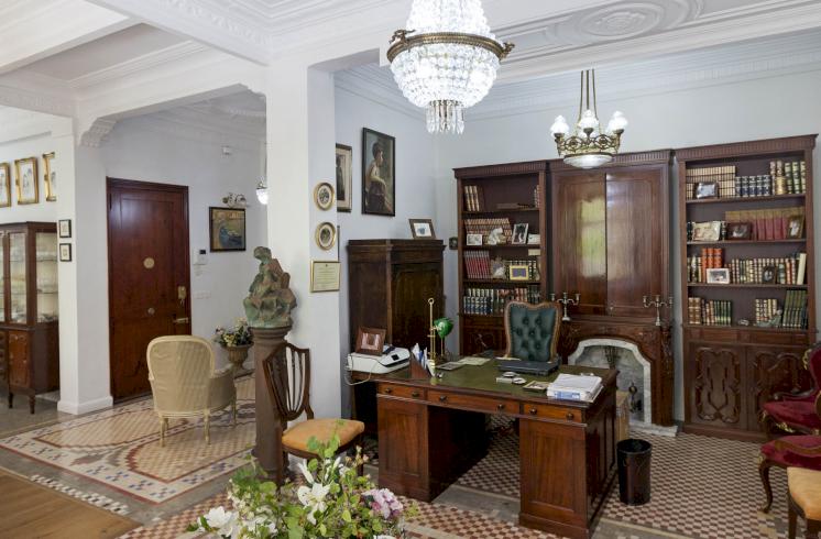 Apartamento en venta de arquitectura clásica valenciana en el centro de Valencia.