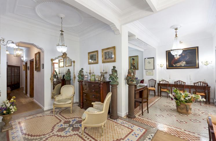 Apartamento en venta de arquitectura clásica valenciana en el centro de Valencia.