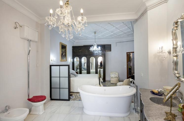 Apartamento en venta de arquitectura clásica valenciana en el centro de Valencia.