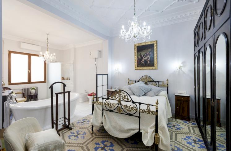 Apartamento en venta de arquitectura clásica valenciana en el centro de Valencia.