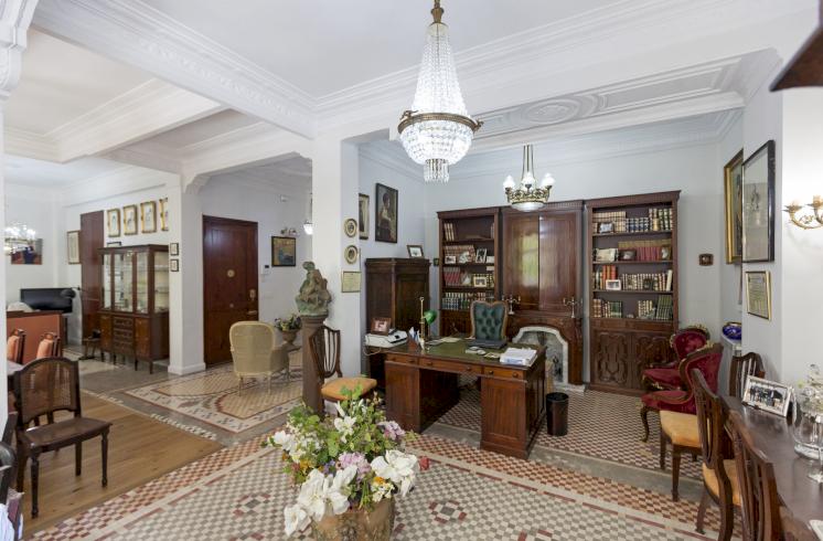 Apartamento en venta de arquitectura clásica valenciana en el centro de Valencia.