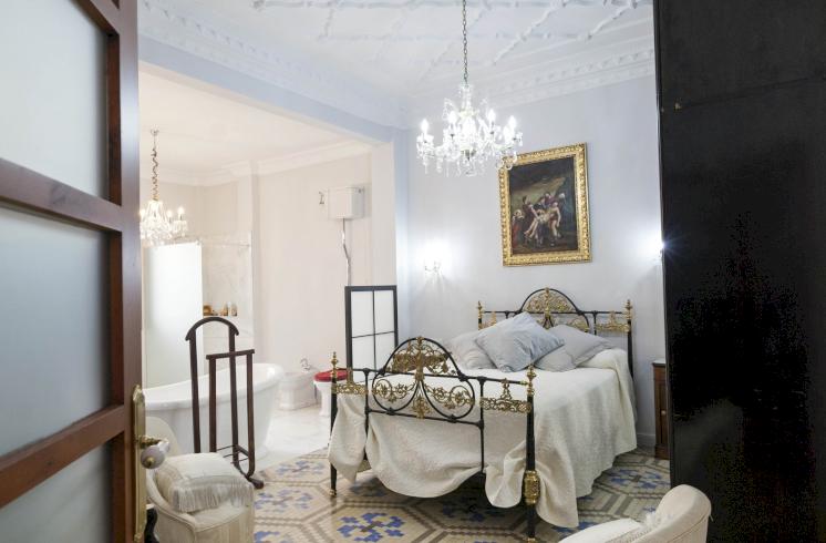 Apartamento en venta de arquitectura clásica valenciana en el centro de Valencia.