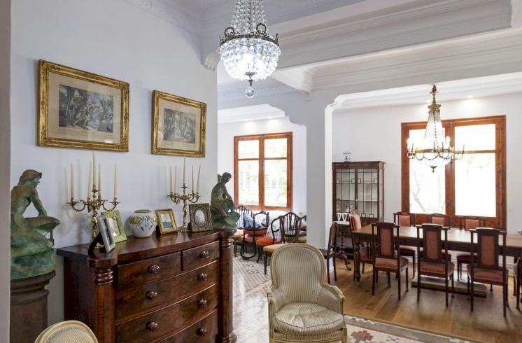 Apartamento en venta de arquitectura clásica valenciana en el centro de Valencia.