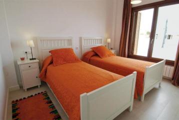 Villa en El Valle Golf Resort, en una parcela de 600 metros, junto a Murcia, en venta.