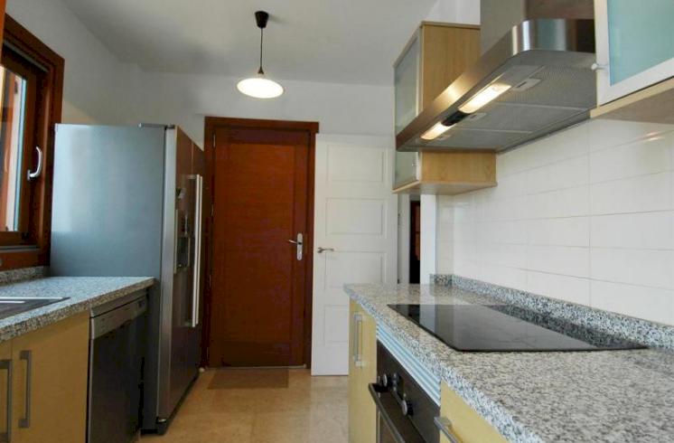 Villa en El Valle Golf Resort, en una parcela de 600 metros, junto a Murcia, en venta.