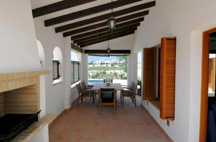 Villa en El Valle Golf Resort, en una parcela de 600 metros, junto a Murcia, en venta.