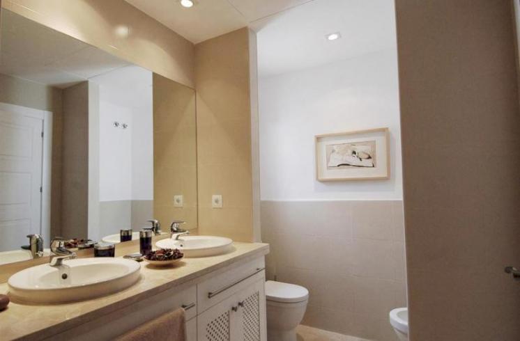 Villa en El Valle Golf Resort, en una parcela de 600 metros, junto a Murcia, en venta.