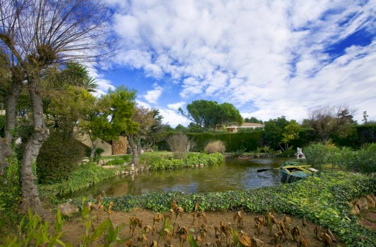 En Torrente venta de casa con inmejorables instalaciones en Santa Apolonia.