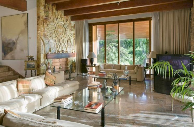 En Torrente venta de casa con inmejorables instalaciones en Santa Apolonia.