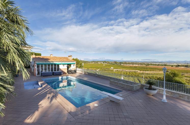 Villa de gran encanto y estilo ubicada en la exclusiva urbanización de Sierra Perenchiza