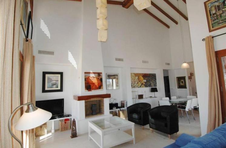 Villa en El Valle Golf Resort, en una parcela de 600 metros, junto a Murcia, en venta.