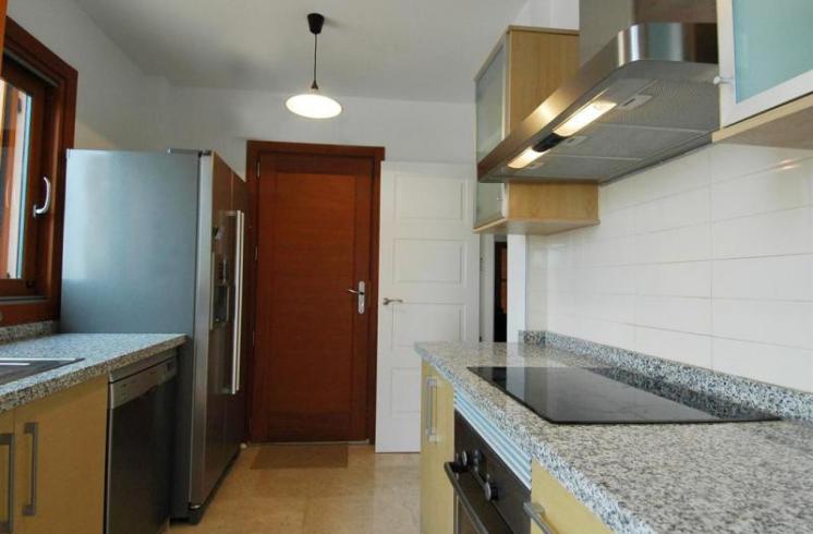 Villa en El Valle Golf Resort, en una parcela de 600 metros, junto a Murcia, en venta.