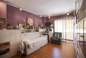 Elegante piso de 4 dormitorios en venta en el centro de Valencia.