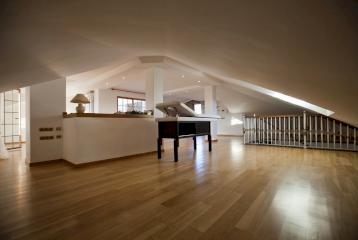 Exclusiva villa en el casco urbano de Picanya, con todos los servicios y a menos de 7 kilómetros de Valencia.