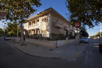 Exclusiva villa en el casco urbano de Picanya, con todos los servicios y a menos de 7 kilómetros de Valencia.