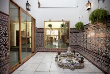 Exclusiva villa en el casco urbano de Picanya, con todos los servicios y a menos de 7 kilómetros de Valencia.