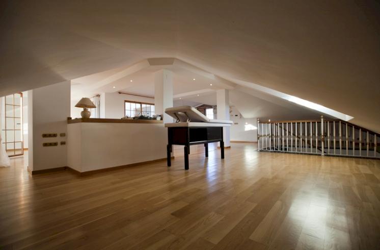 Exclusiva villa en el casco urbano de Picanya, con todos los servicios y a menos de 7 kilómetros de Valencia.