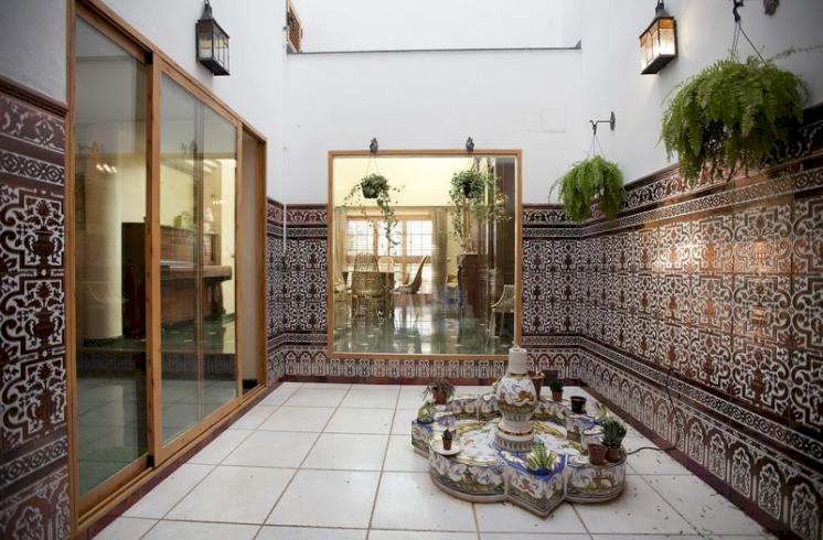 Exclusiva villa en el casco urbano de Picanya, con todos los servicios y a menos de 7 kilómetros de Valencia.