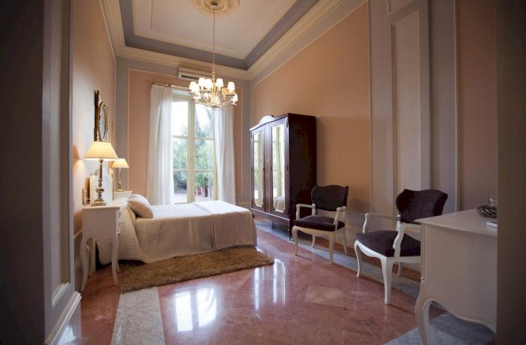 Piso en venta en un espectacular palacete en Valencia.