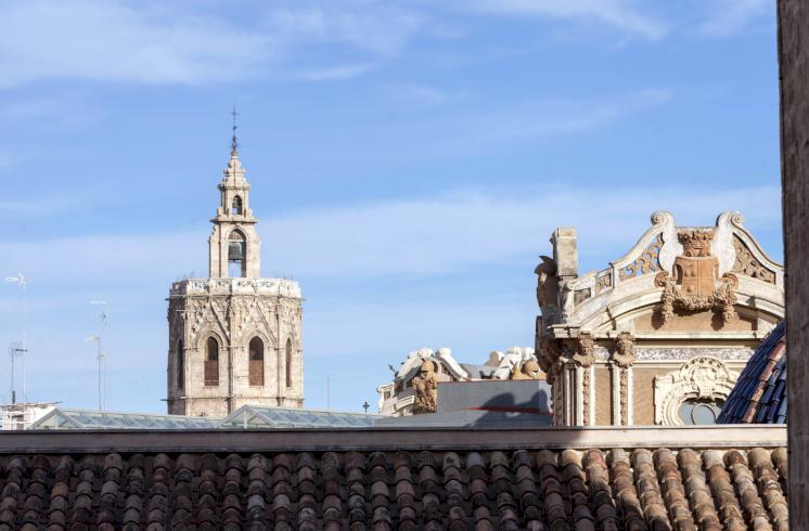 Piso de más de 200m2 en venta cerca del Ayuntamiento de Valencia.